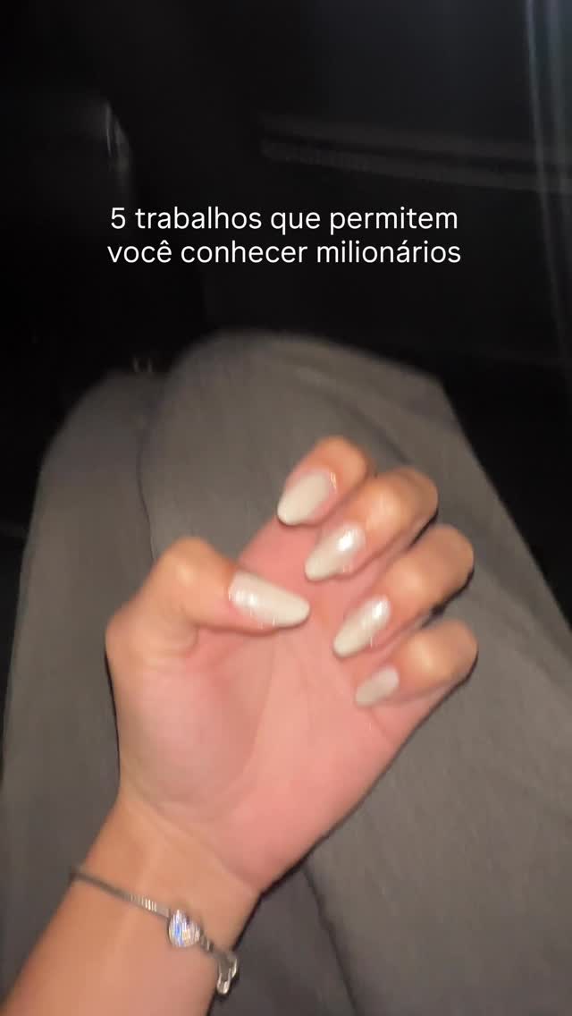 Entre nas salas certas ↓

💜 Diretor(a) Criativo(a) (freelance)

Não apenas crie logos. Posicione-se como a pessoa que faz marcas ganharem dinheiro, moldando campanhas, lançamentos e marcas pessoais de fundadores.

→ Ofereça para fundadores em estágio inicial: “deixa eu montar se